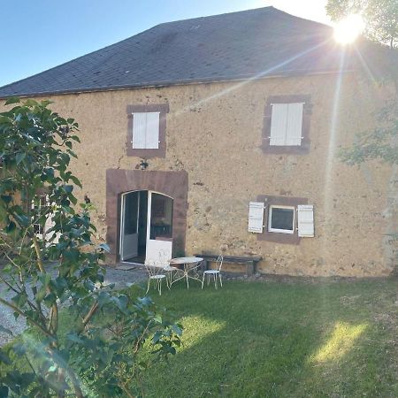Gite Guiroya Saint-Jean-le-Vieux  Екстер'єр фото