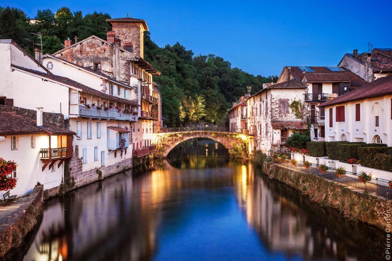 Gite Guiroya Saint-Jean-le-Vieux  Екстер'єр фото