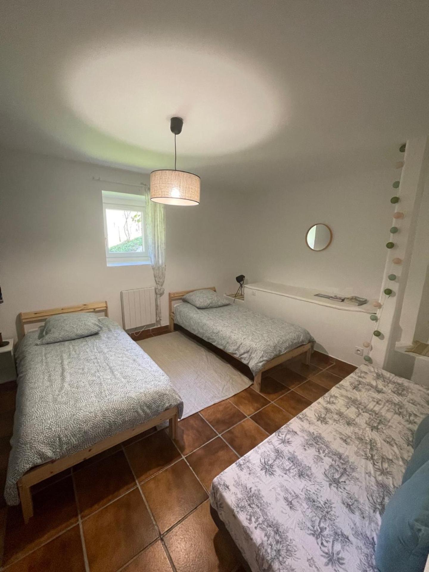 Gite Guiroya Saint-Jean-le-Vieux  Екстер'єр фото